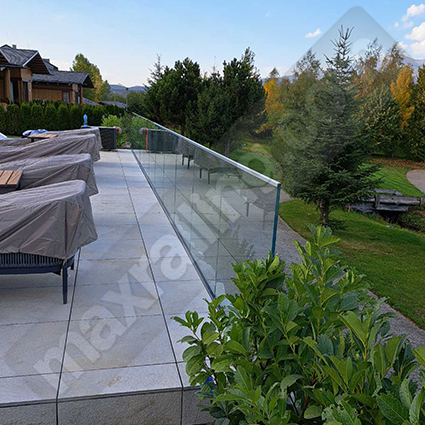 Стъклен парапет с алуминиев профил